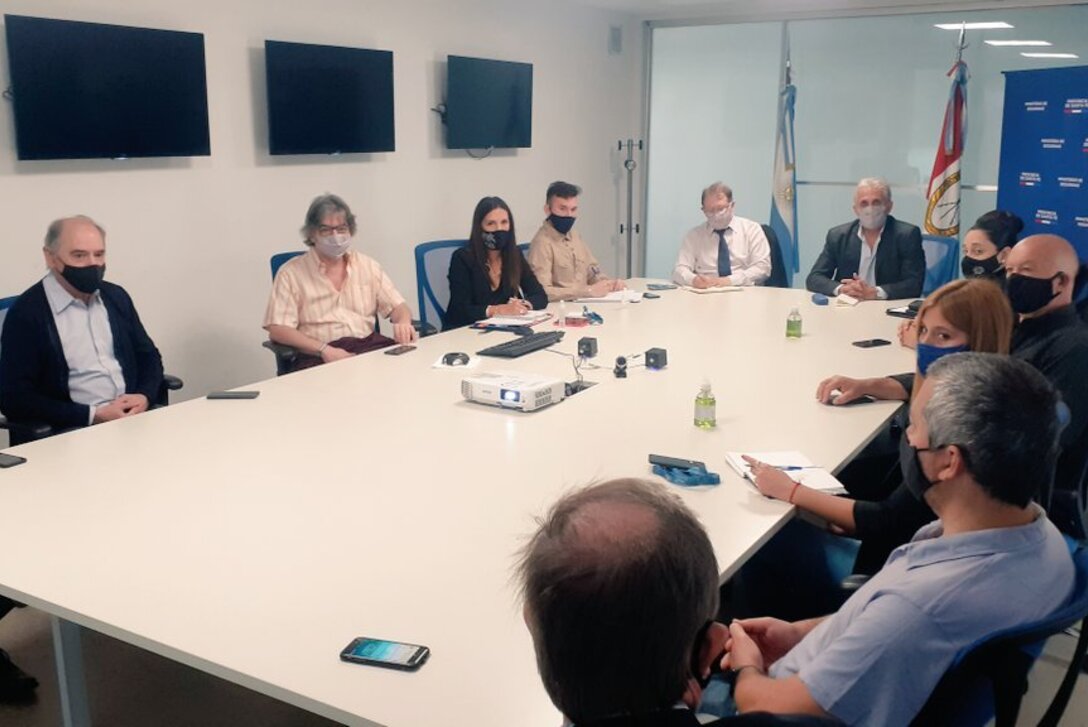 Imagen de Reunión con autoridades policiales y de seguridad de la provincia de Santa Fe. Imagen de Reunión con autoridades policiales y de seguridad de la provincia de Santa Fe.