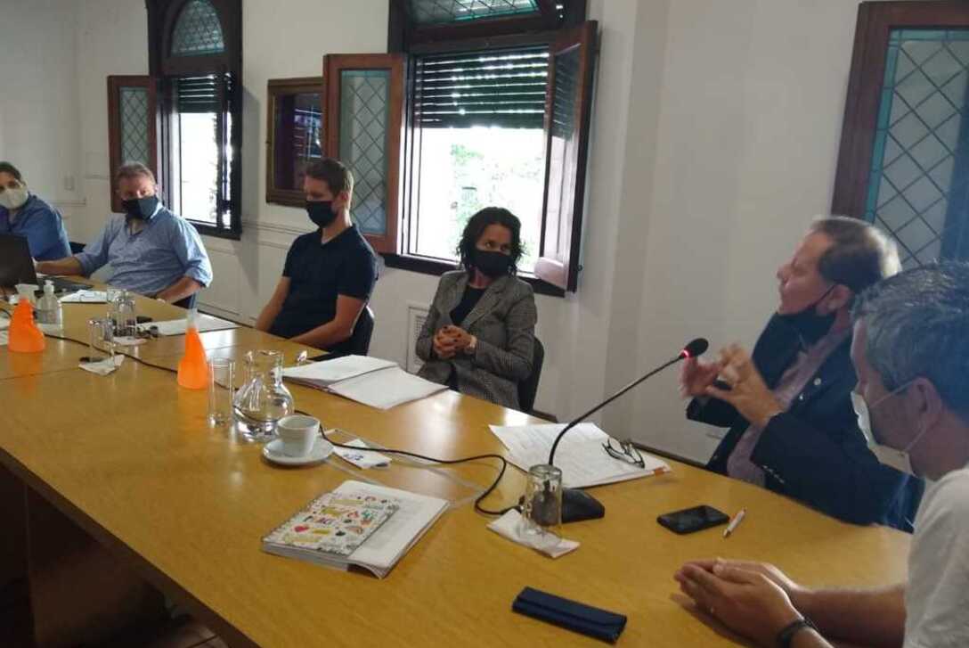 Imagen de AEHGAR expuso en la comisión de Obras Públicas y ratificó que el alcohol cero es imposible. Con esta ordenanza solo se castiga a quien cumple las normas. Imagen de AEHGAR expuso en la comisión de Obras Públicas y ratificó que el alcohol cero es imposible. Con esta ordenanza solo se castiga a quien cumple las normas.