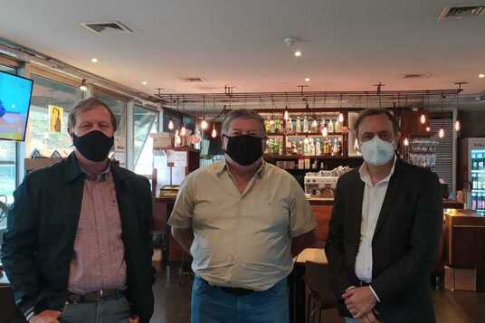De izquierda a derecha: Carlos Mellano (AEHGAR), Oscar Vázquez (ARAV) y Sergio Giménez (BUREAU)