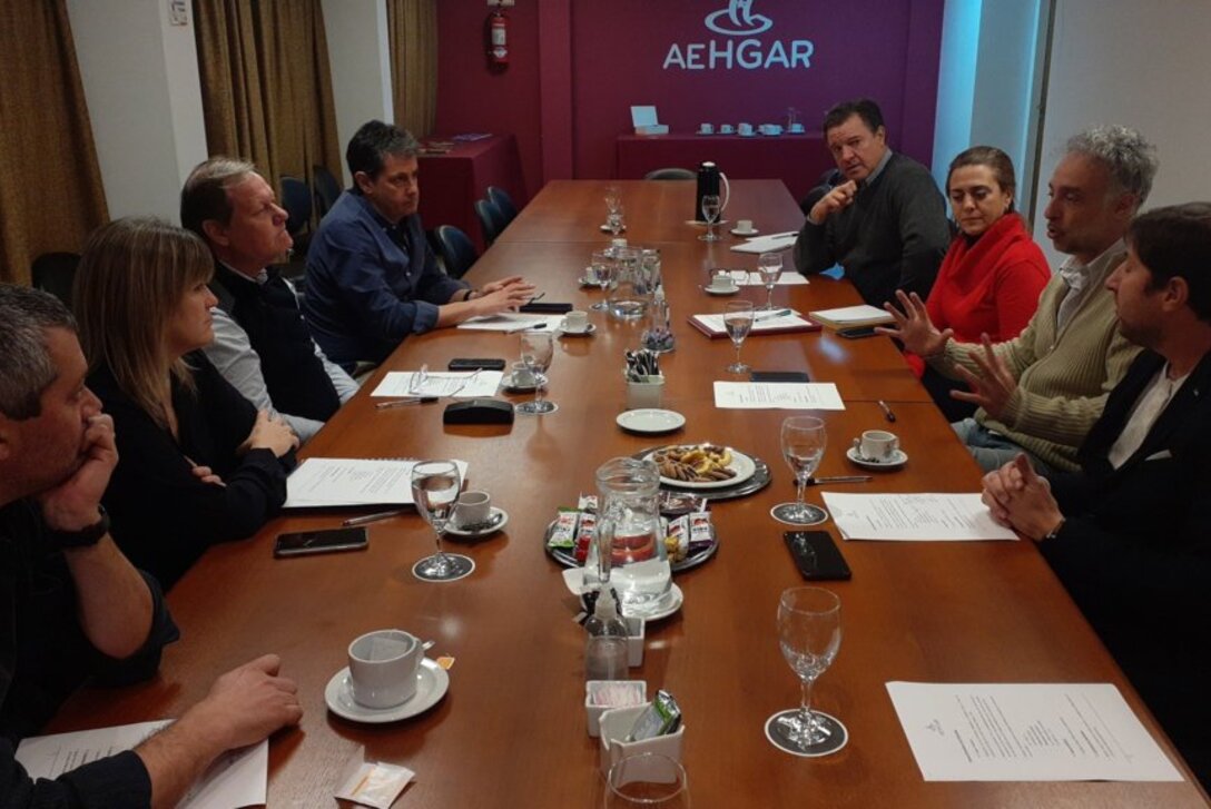 Imagen de AEHGAR SE REUNI&Oacute; CON LA CONCEJAL VER&Oacute;NICA IRIZAR