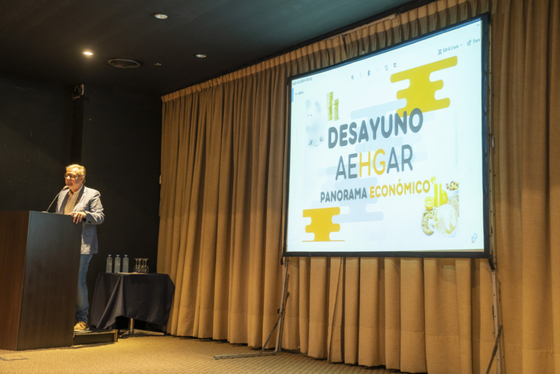 Imagen de CHARLAS DE ECONOMÍA EN UN ARGENTINA ELECTORAL Imagen de CHARLAS DE ECONOMÍA EN UN ARGENTINA ELECTORAL