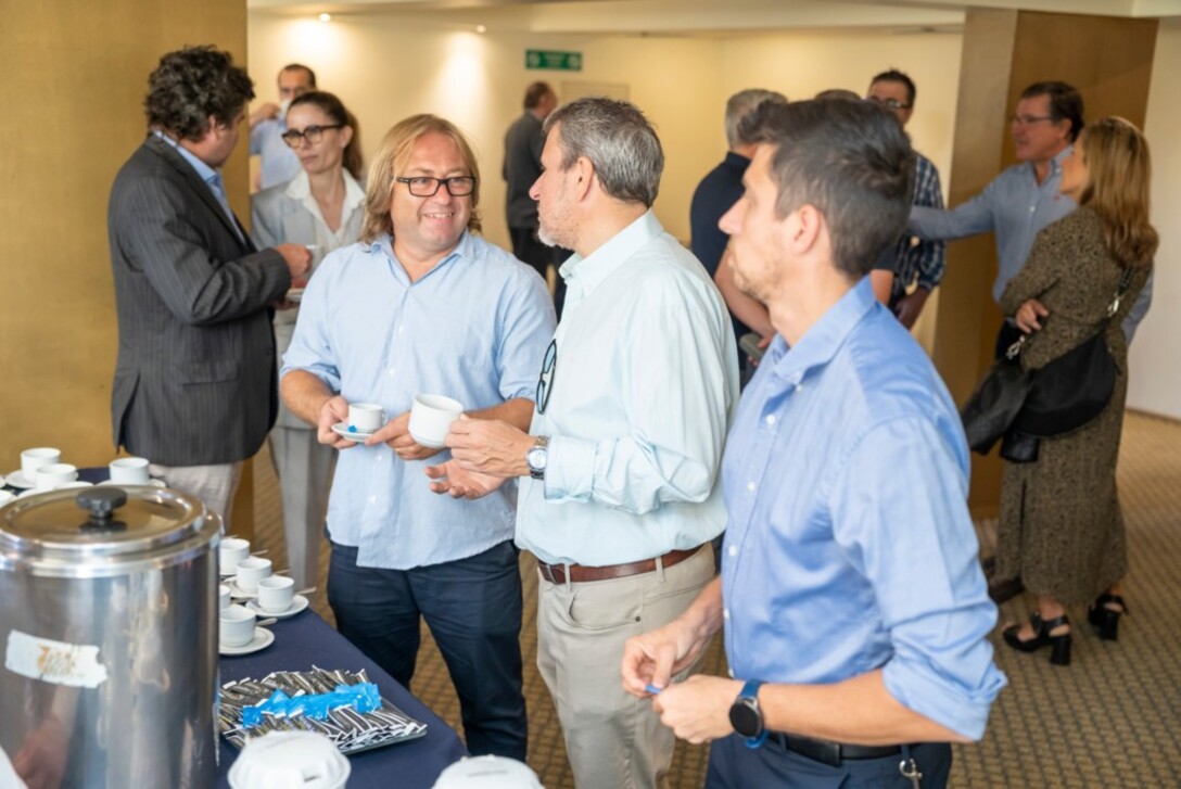 Imagen de CHARLAS DE ECONOMÍA EN UN ARGENTINA ELECTORAL Imagen de CHARLAS DE ECONOMÍA EN UN ARGENTINA ELECTORAL