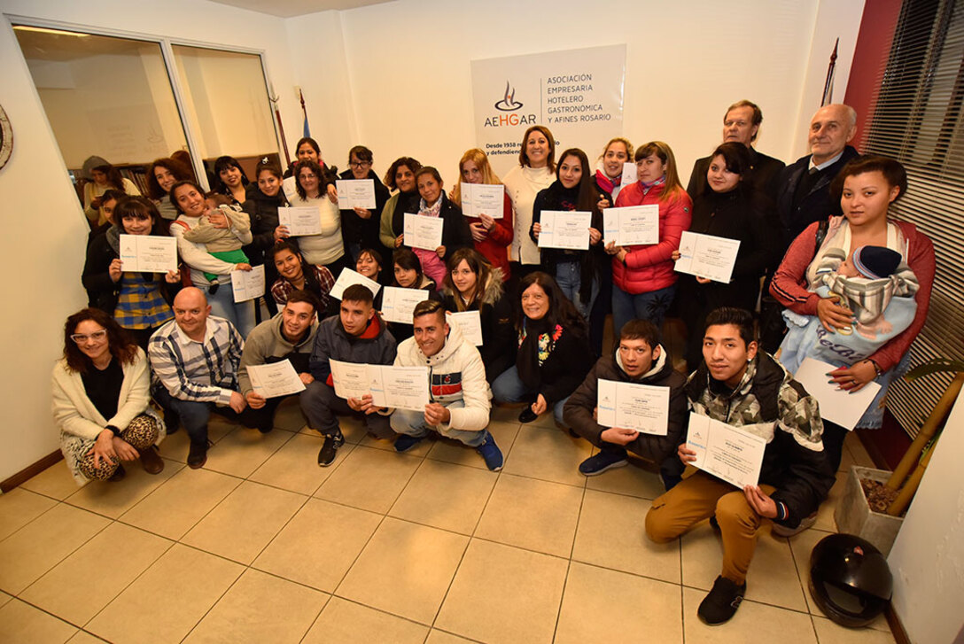 Imagen de HOTELEROS GASTRON&Oacute;MICOS ABREN SUS PUERTAS AL PRIMER EMPLEO POR LA EMERGENCIA SOCIAL.