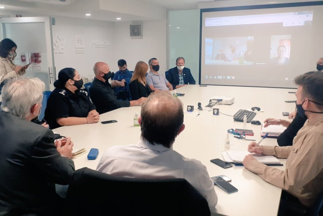 Imagen de Reunión con autoridades policiales y de seguridad de la provincia de Santa Fe.