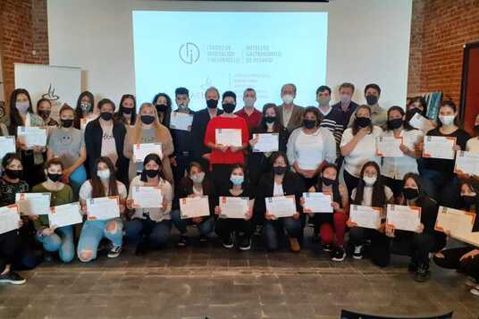 Imagen de ANTE LA DEMANDA LABORAL AEHGAR CAPACITÓ A JÓVENES