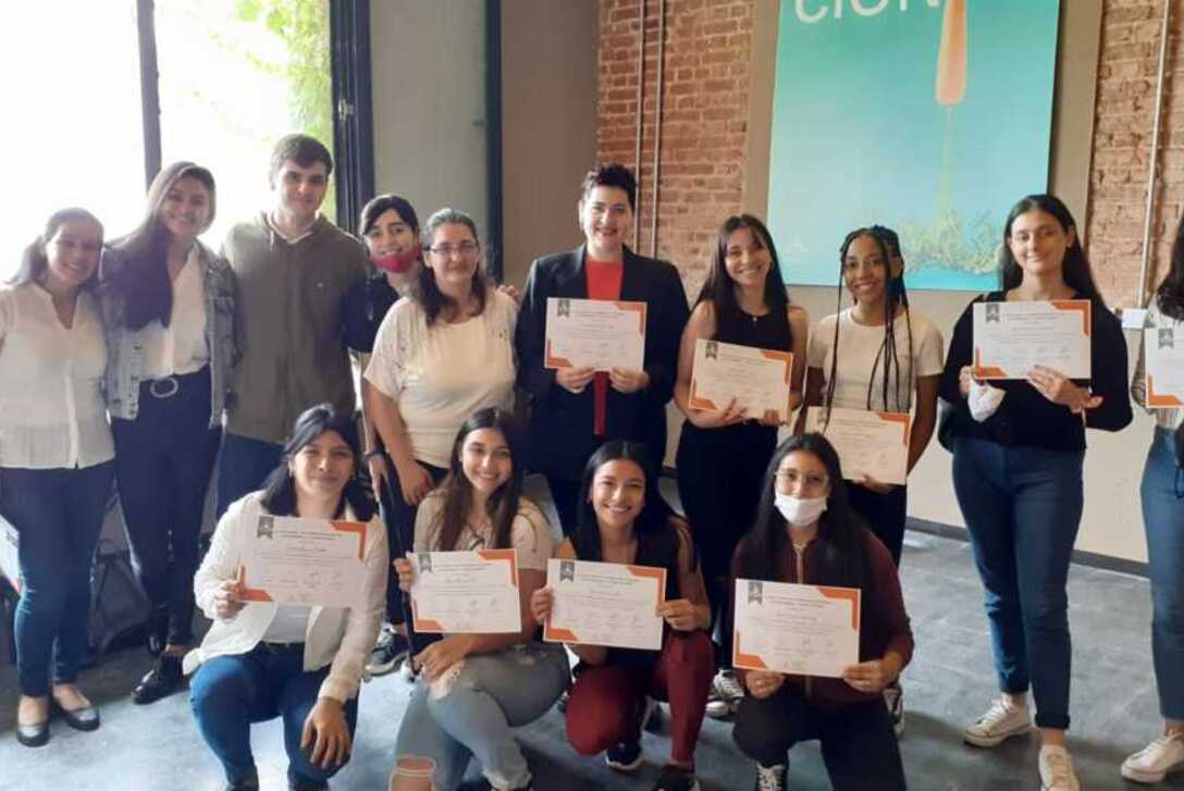 Imagen de ANTE LA DEMANDA LABORAL AEHGAR CAPACIT&Oacute; A J&Oacute;VENES