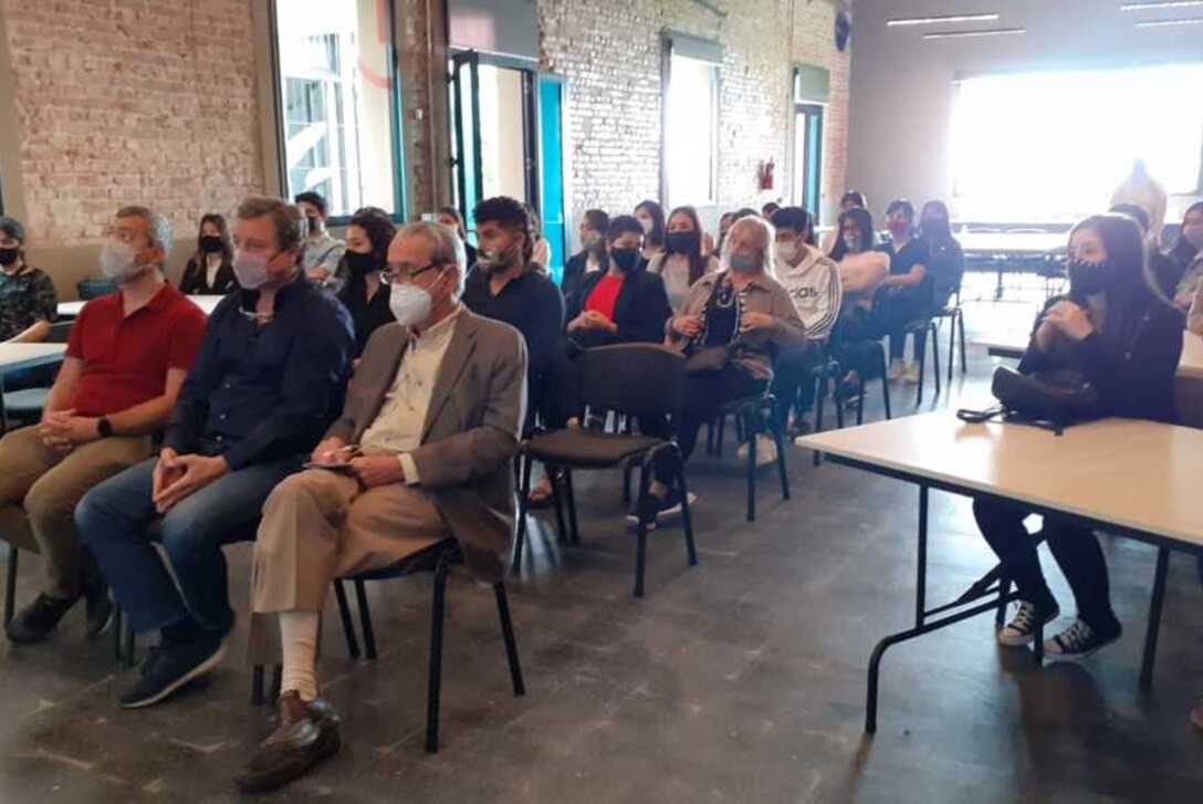 Imagen de ANTE LA DEMANDA LABORAL AEHGAR CAPACIT&Oacute; A J&Oacute;VENES