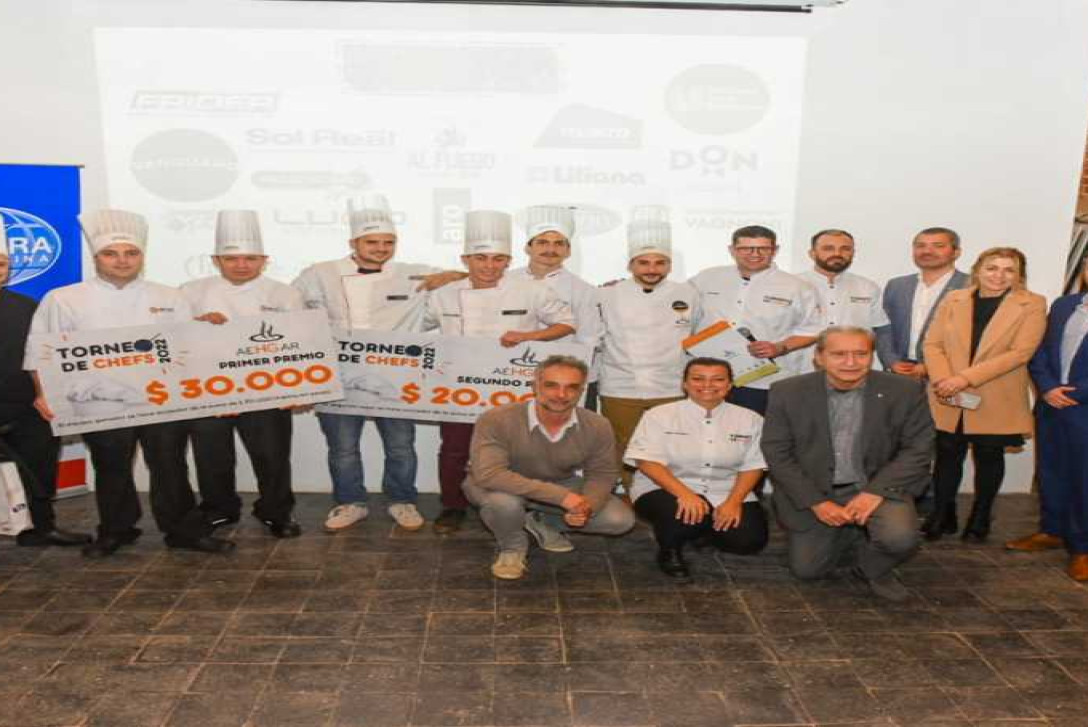 Todos los ganadores y el jurado.