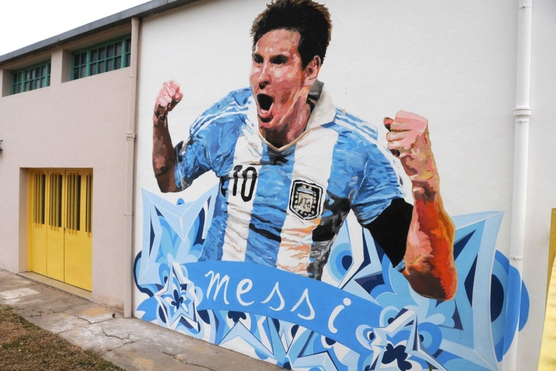 Conocé el mural a Lionel Messi en el circuito turístico dedicado al mejor jugador del mundo. Conocé el mural a Lionel Messi en el circuito turístico dedicado al mejor jugador del mundo.